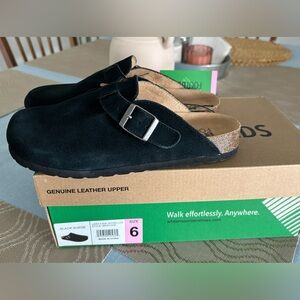 White Mountain Women's Suede Clog Shoes (New With Tags)